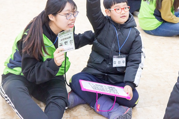 김민선 자원봉사자와 김진우 아동