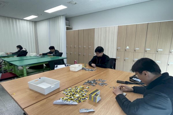 작업훈련중인 직업적응훈련생들