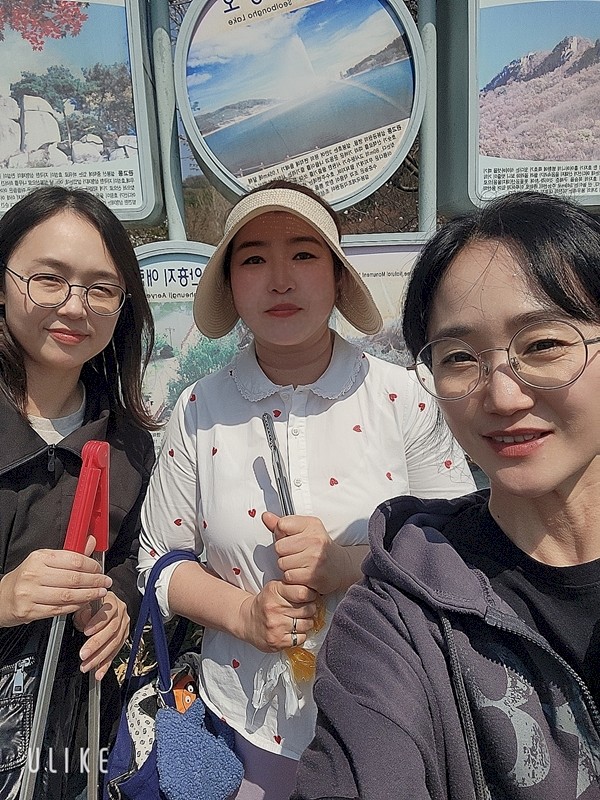 플로깅 전 사진 찍는 모습 플로깅 전 사진 찍는 모습