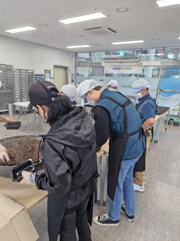 항상 즐거운 마음으로 사찰음식 나눔에 참여하시는 조리, 포장, 배달 자원봉사자분들께서 정말 많은 도움을 주셨고장애 가족분들께 맛있는 식사가 될 수 있도록 정성을 다해 준비해 주셨습니다.