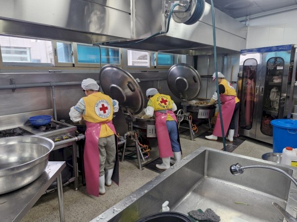 항상 즐거운 마음으로 사찰음식 나눔에 참여하시는 조리, 포장, 배달 자원봉사자분들께서 정말 많은 도움을 주셨고장애 가족분들께 맛있는 식사가 될 수 있도록 정성을 다해 준비해 주셨습니다.