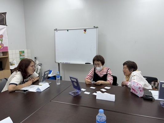 호감 이미지 어필을 위한 대화법 연습 모습 호감 이미지 어필을 위한 대화법 연습 모습