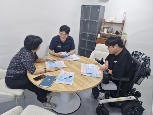 더불어 자원봉사센터, 장애인자립생활센터, 노인복지관, 정신건강복지센터, 장애인협회와 같은 관계 기관에도 방문하여 1인가구 장애가족 대상 지원의 필요성과 대상자 및 마음이음단 발굴을 안내하였습니다.