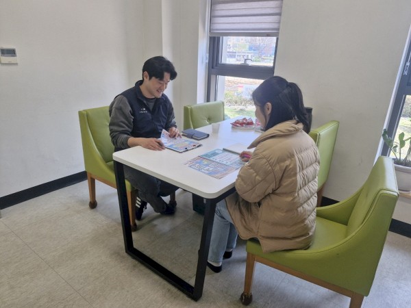 이천시 내에 있는 14개 행정복지센터에 방문하여  본 사업에 대한 안내와 중고령층 1인가구 장애가족의 추천을 요청하였습니다!