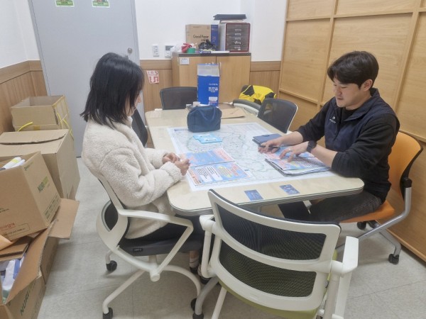 이천시 내에 있는 14개 행정복지센터에 방문하여  본 사업에 대한 안내와 중고령층 1인가구 장애가족의 추천을 요청하였습니다!