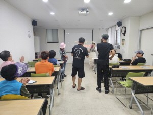 흥겹게 춤추기