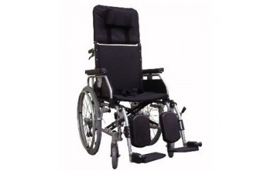 등받이가 뒤로 젖히지 않은 의자상태의 침대형 휠체어 사진 