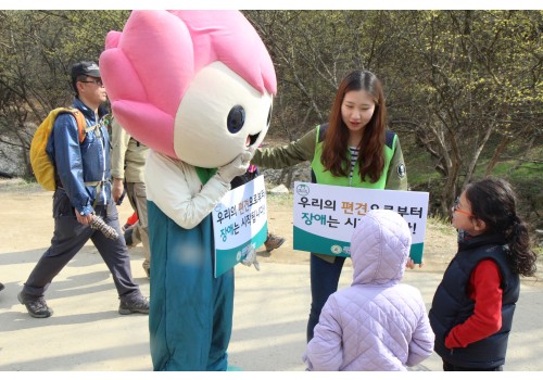 산수유축제에서 만난 연꽃돌이!