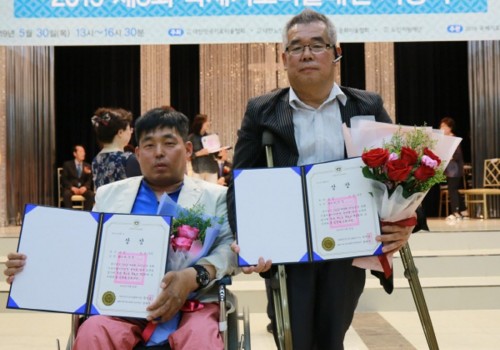 [지역연계] 서예동아리 이인영, 박상현 회원 2019 국제기로미술대전 은상 수상