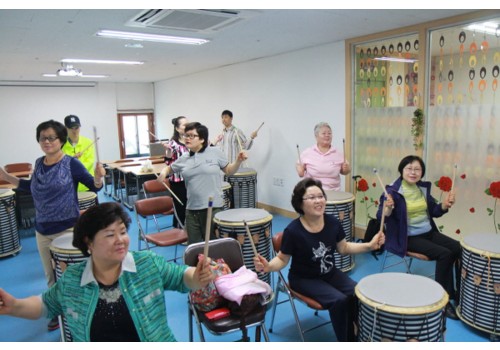 [가족문화]빠른 음악에 몸을 맡기고, 신나게 두드리자 난타교실!!